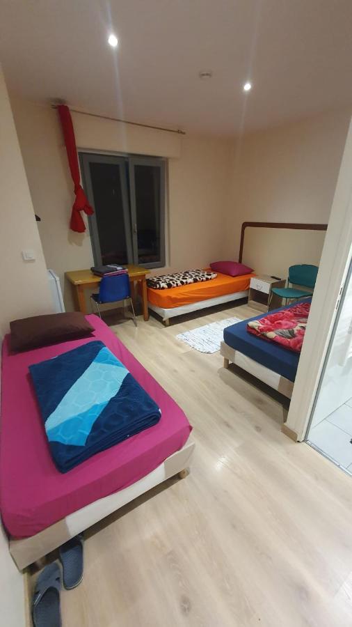 Hotel Le Privilege La Courneuve Kültér fotó