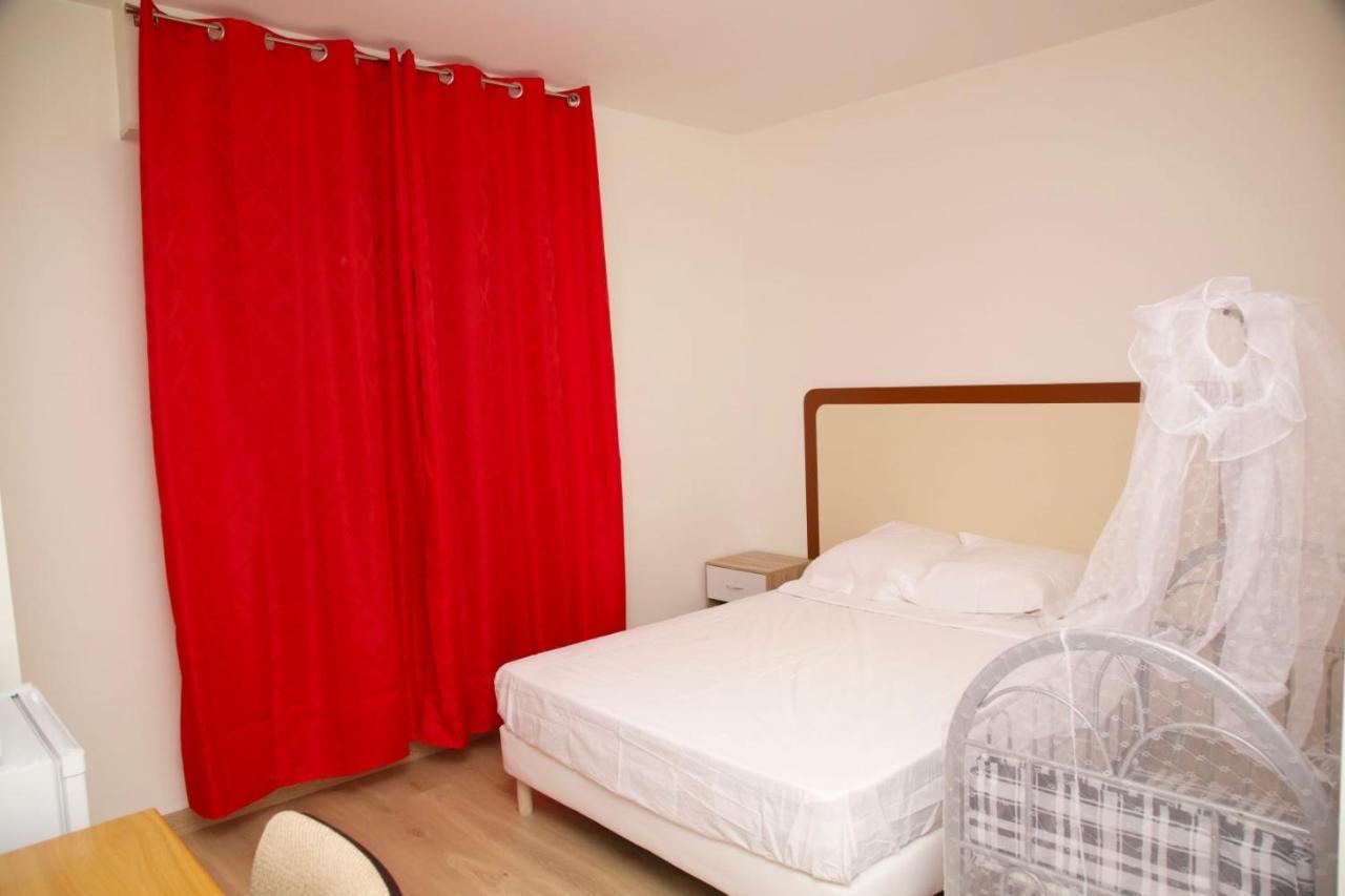 Hotel Le Privilege La Courneuve Kültér fotó