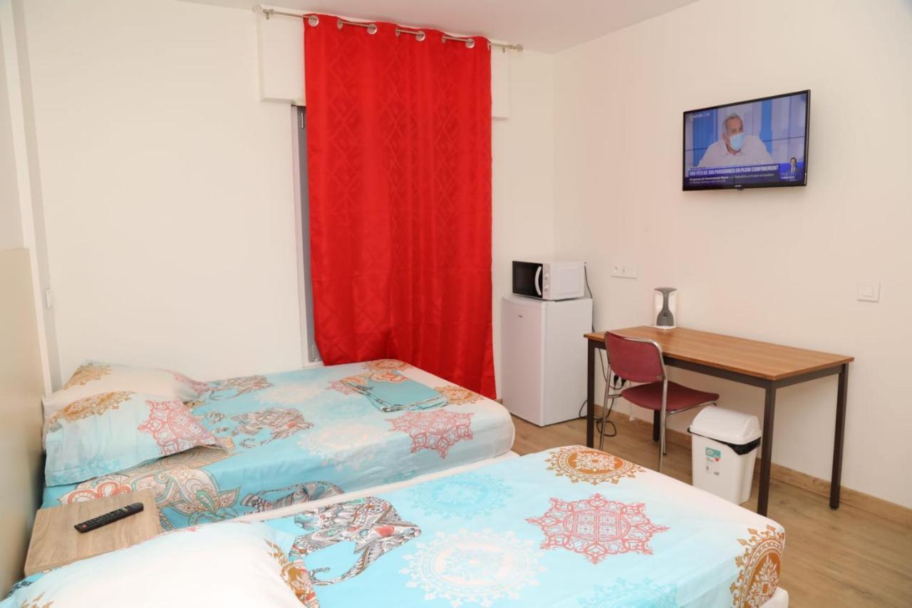 Hotel Le Privilege La Courneuve Kültér fotó