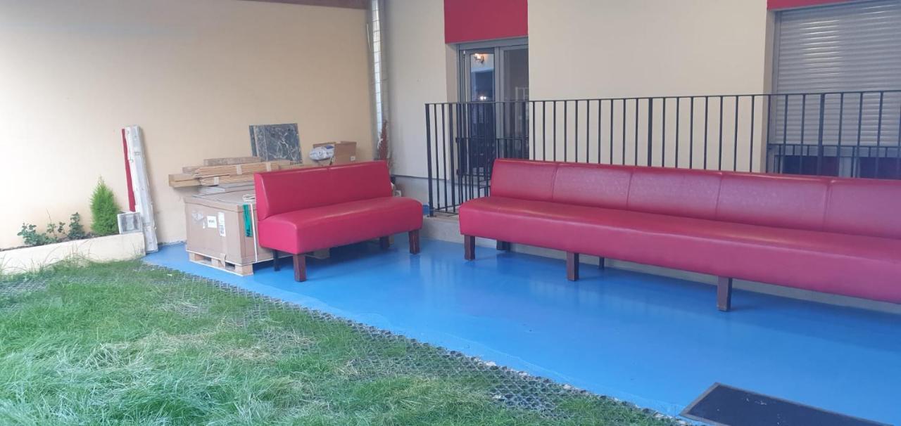 Hotel Le Privilege La Courneuve Kültér fotó