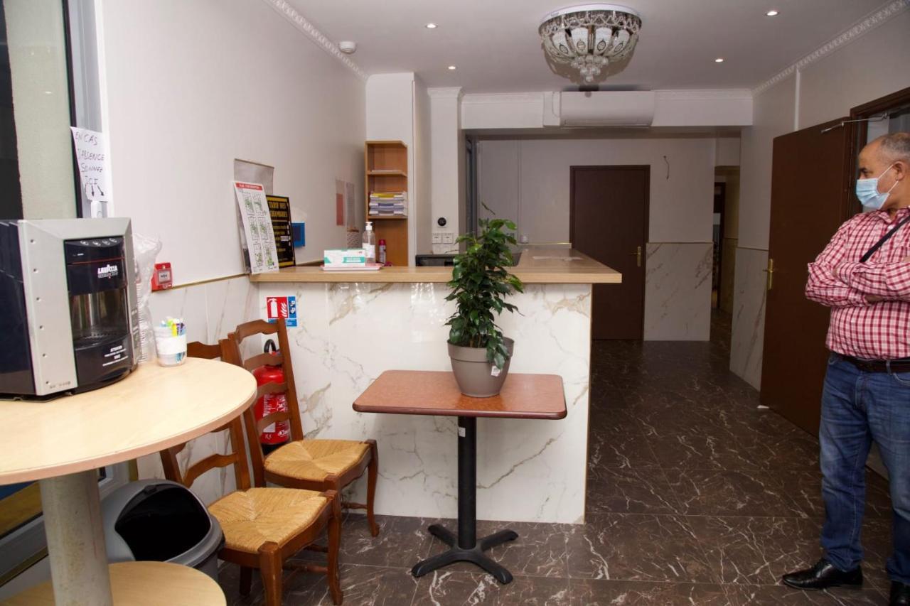 Hotel Le Privilege La Courneuve Kültér fotó
