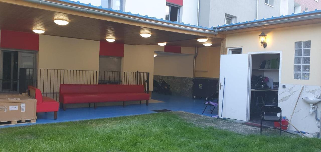 Hotel Le Privilege La Courneuve Kültér fotó