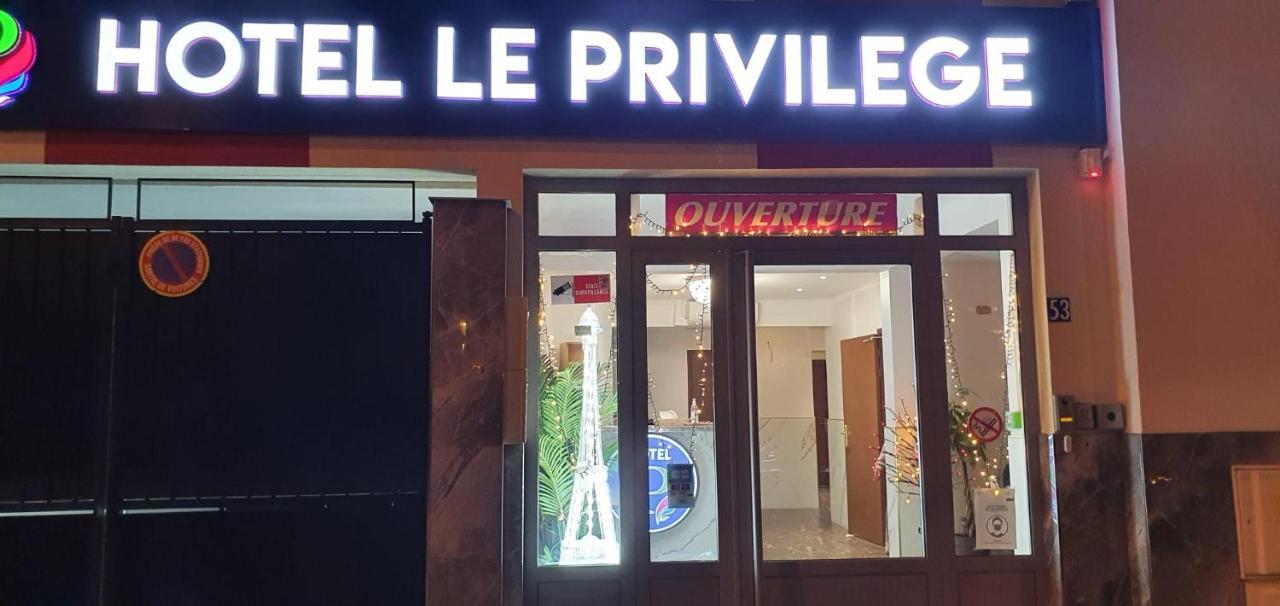 Hotel Le Privilege La Courneuve Kültér fotó